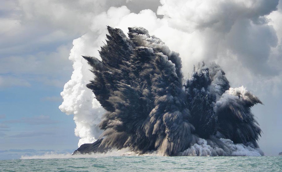подводный вулкан Тонга