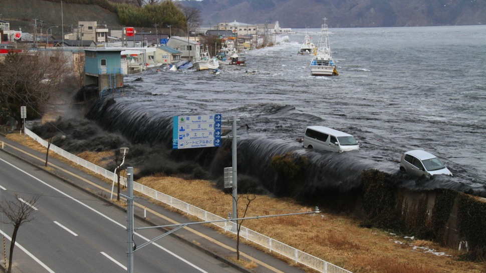 цунами после землятресения Япония