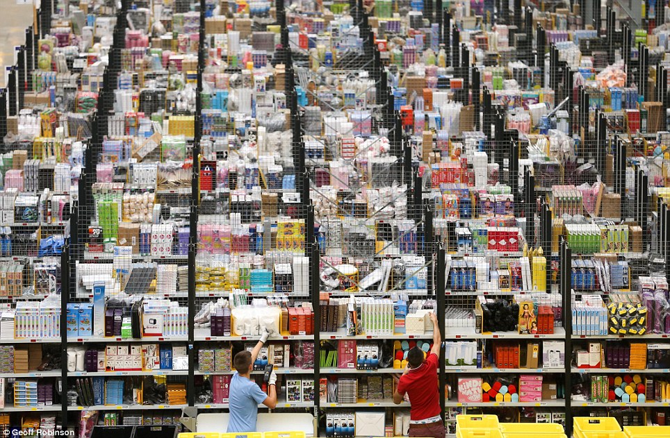 огромный склад Amazon в Питерборо Кембриджшир