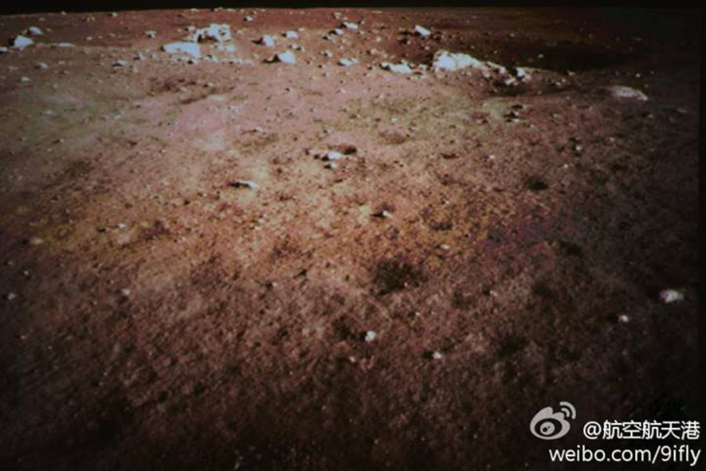 Первые фотографии полученные с китайского Лунахода