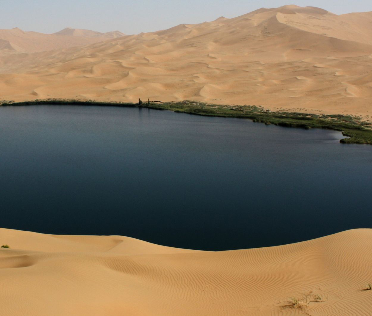 песчаные дюны в пустыне Бадын-Джаран