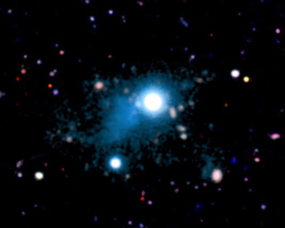 туманность вокруг квазара UM287