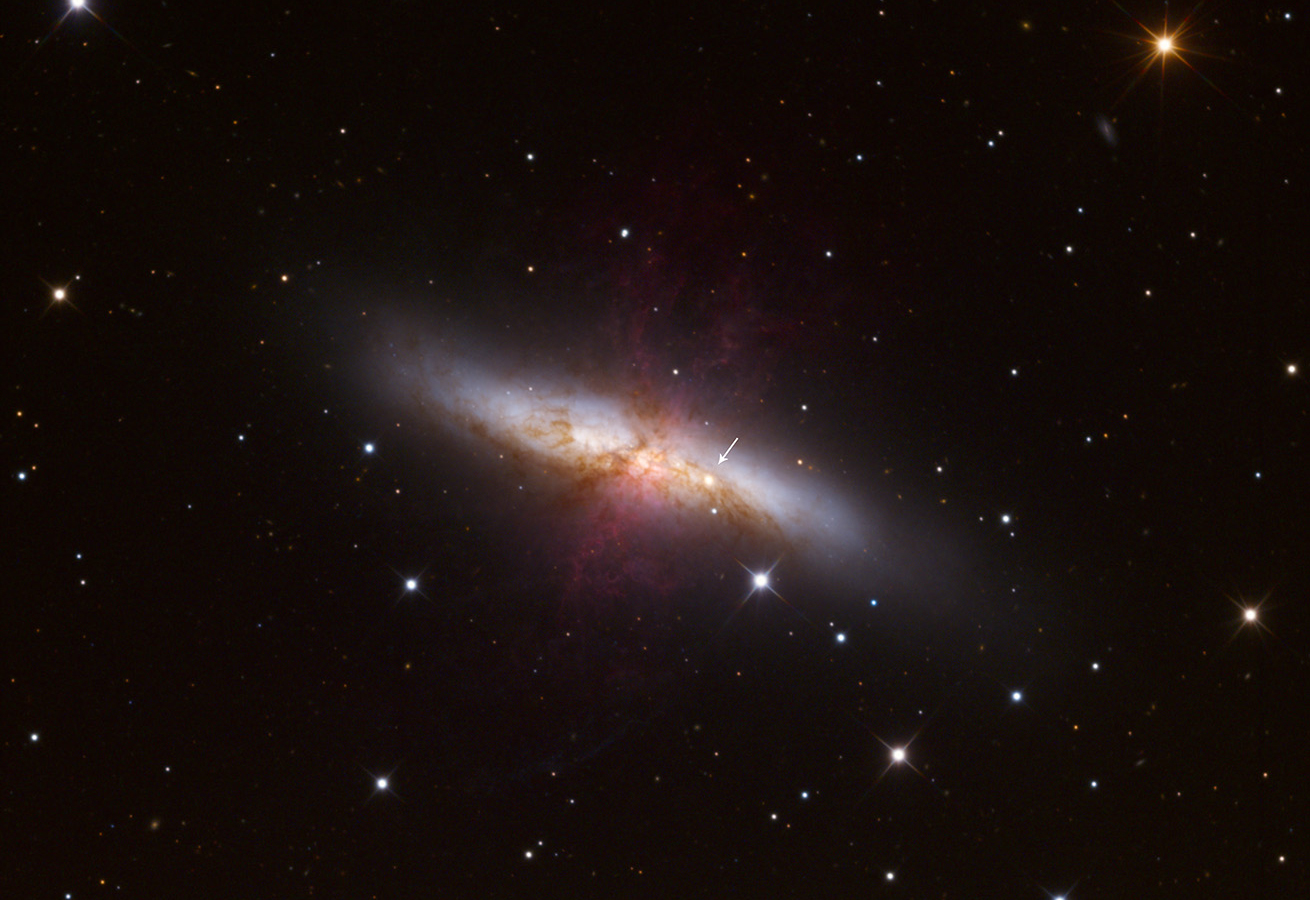 M82 сверхновая в соседней галактике