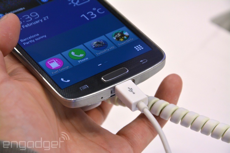 Samsung показал смартфон на Tizen OS