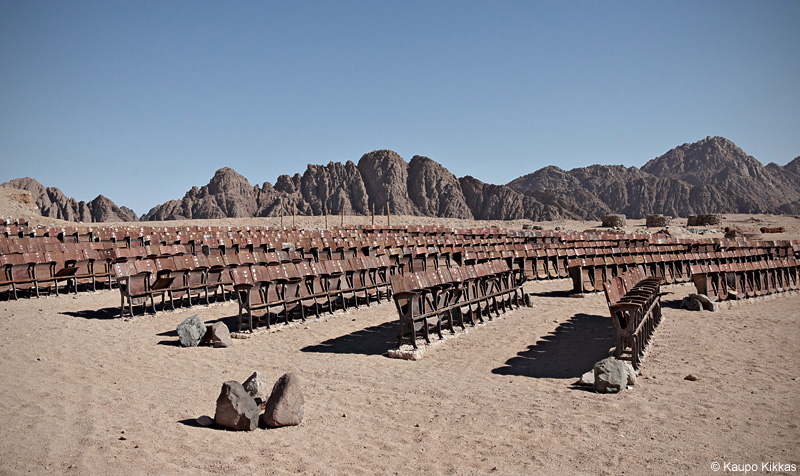 Заброшенный кинотеатр посреди египетской пустыни